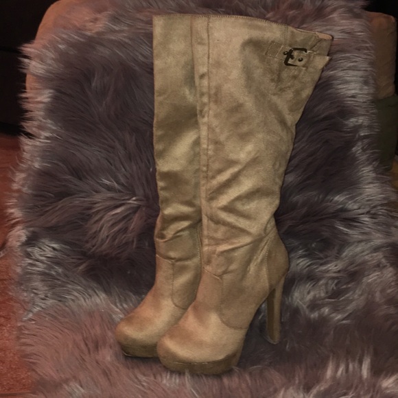 Suede -like Platform Heeled Boots - Picture 6 of 6